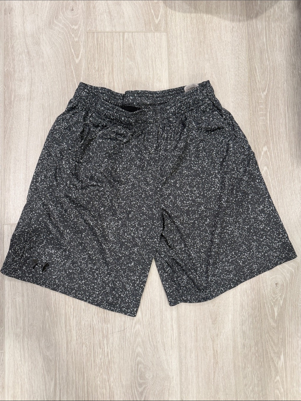 Under Armour Boys xl Black Speckled Athletic Shorts